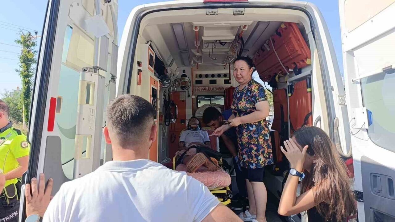 Antalya’da iki otomobil çarpıştı: 7 yaralı