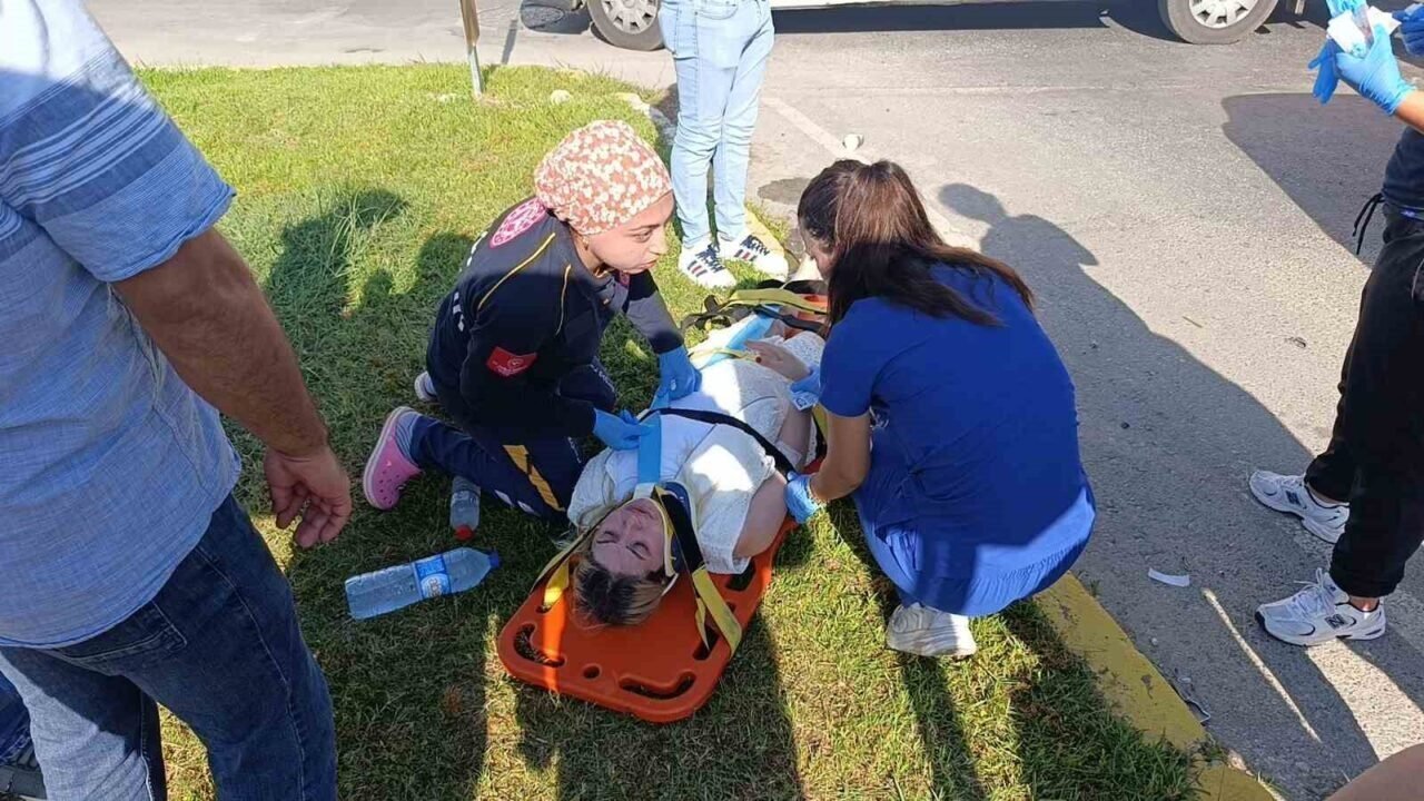 Antalya’da iki otomobil çarpıştı: 7 yaralı