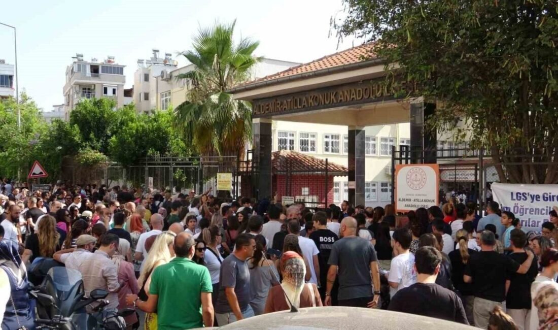 Antalya’da Milli Eğitim Bakanlığı (MEB) tarafından 8’inci sınıf öğrencilerine yönelik