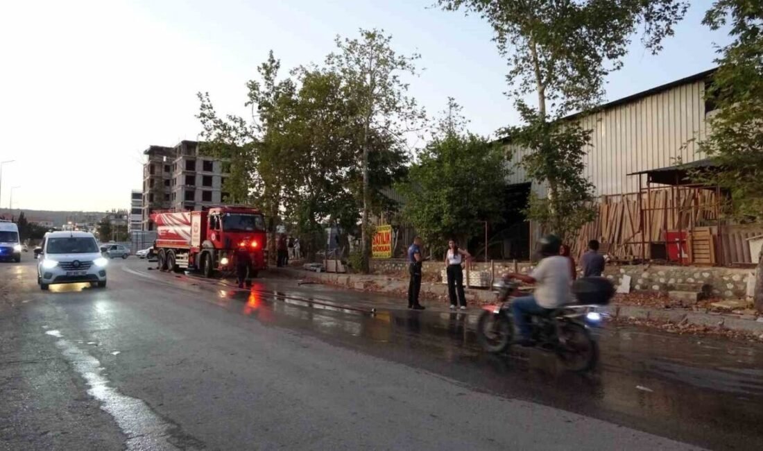 Antalya’da bir mobilya atölyesinde çıkan yangın, itfaiye ekiplerinin zamanında müdahalesiyle