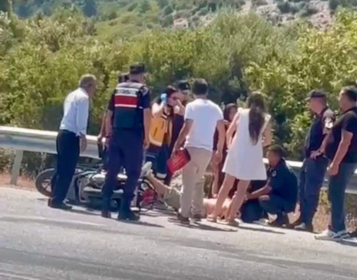 Antalya’da motosiklet devrildi, sürücü yaralandı Antalya’da motosiklet devrildi, sürücü yaralandı