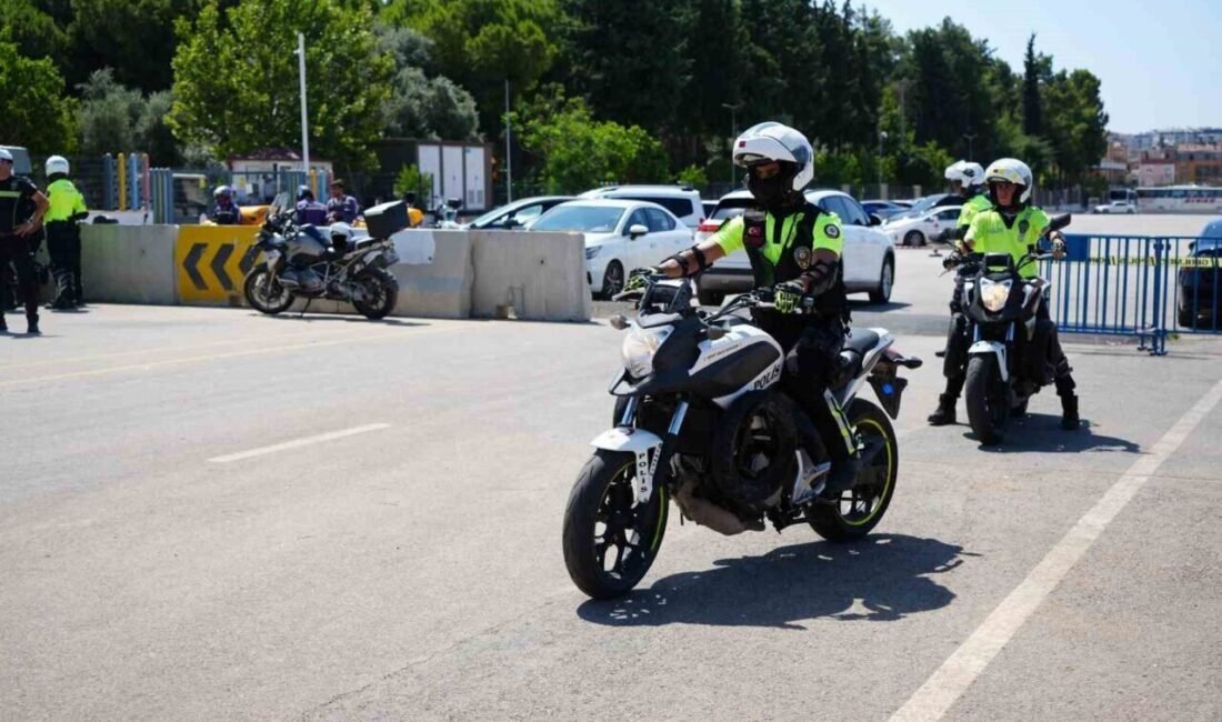 Antalya’da motosikletli polis timlerine yönelik “Güvenli Motosiklet Sürücülüğü Eğitimi” verildi.