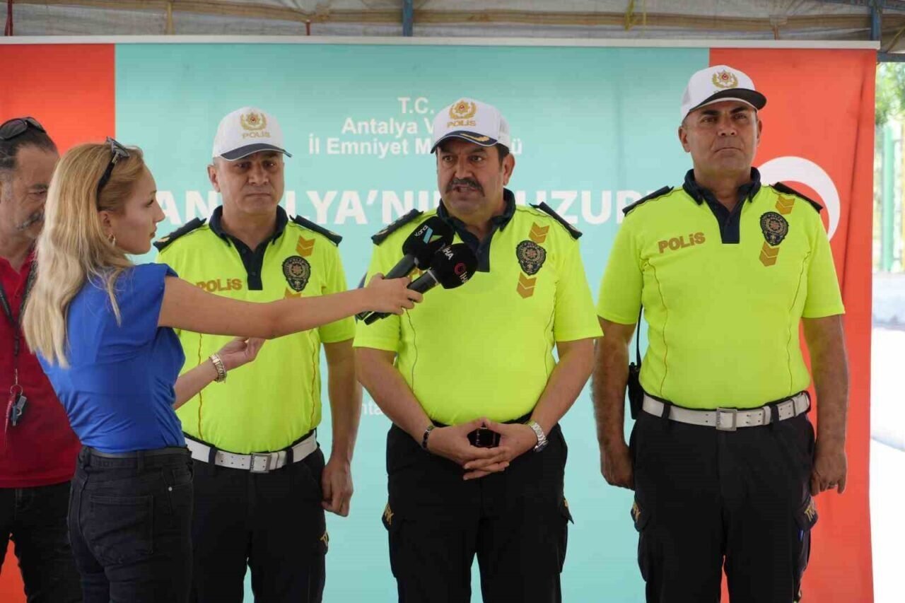 Antalya’da motosikletli polis timlerine güvenli sürüş eğitimi