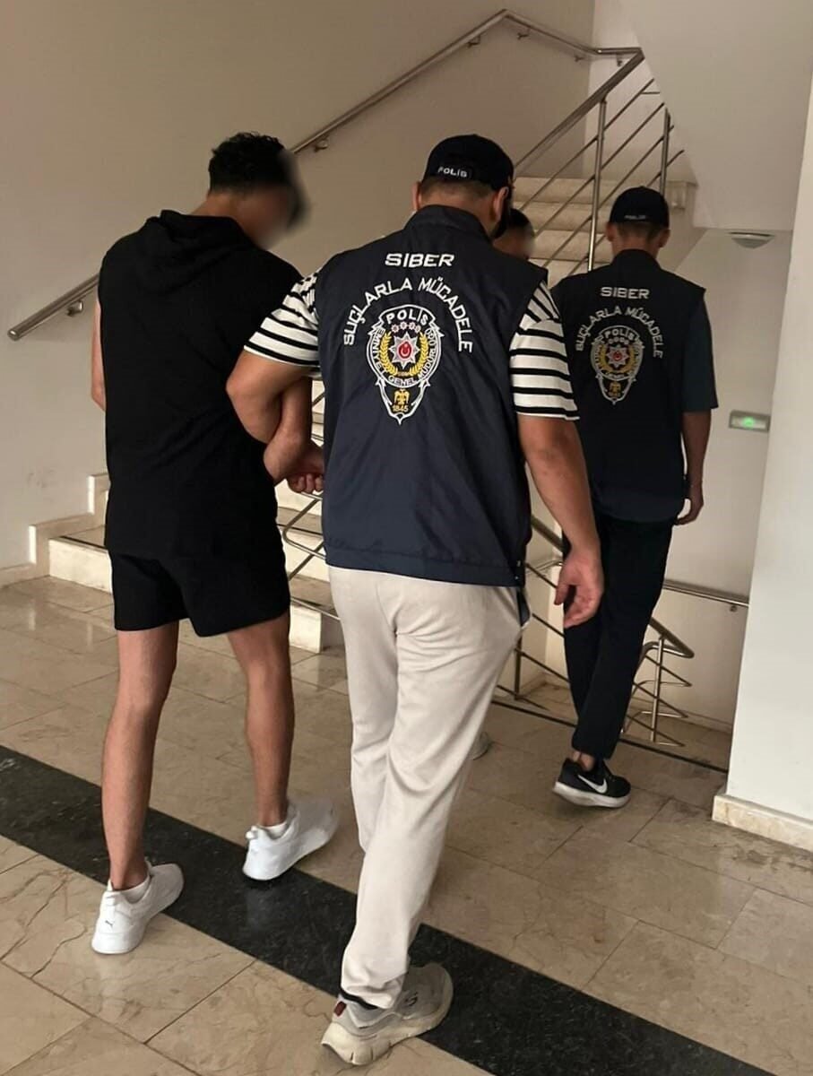 Antalya’da nitelikli dolandırıcılık ve bahis suçlarına operasyonu: 5 tutuklama Antalya’da nitelikli dolandırıcılık ve bahis suçlarına operasyonu: 5 tutuklama