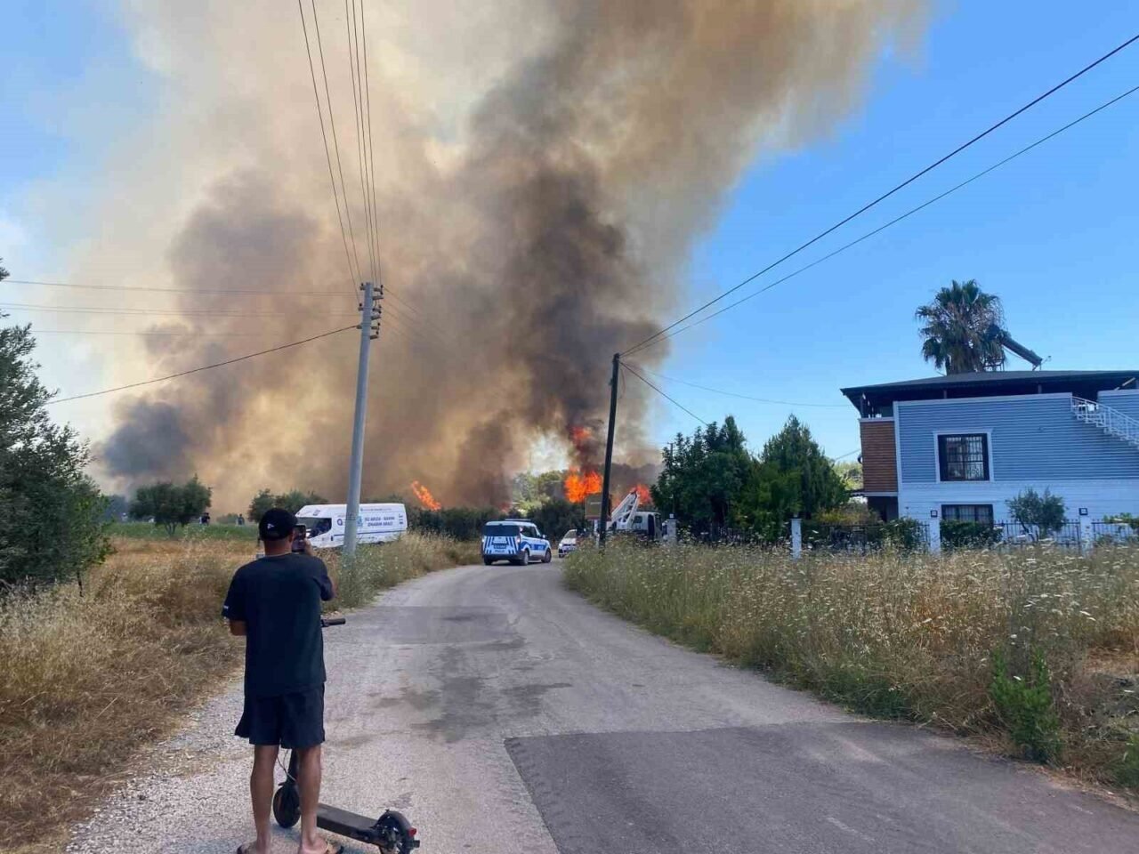 Antalya’da ormanlık alanda yangın