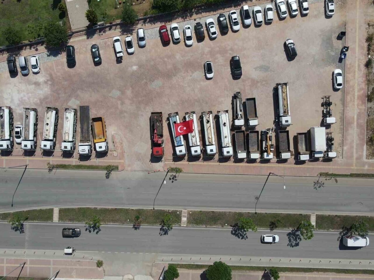 Antalya’da sahte belgelerle tescil edilen 22 araç muhafaza altına alındı Antalya’da sahte belgelerle tescil edilen 22 araç muhafaza altına alındı
