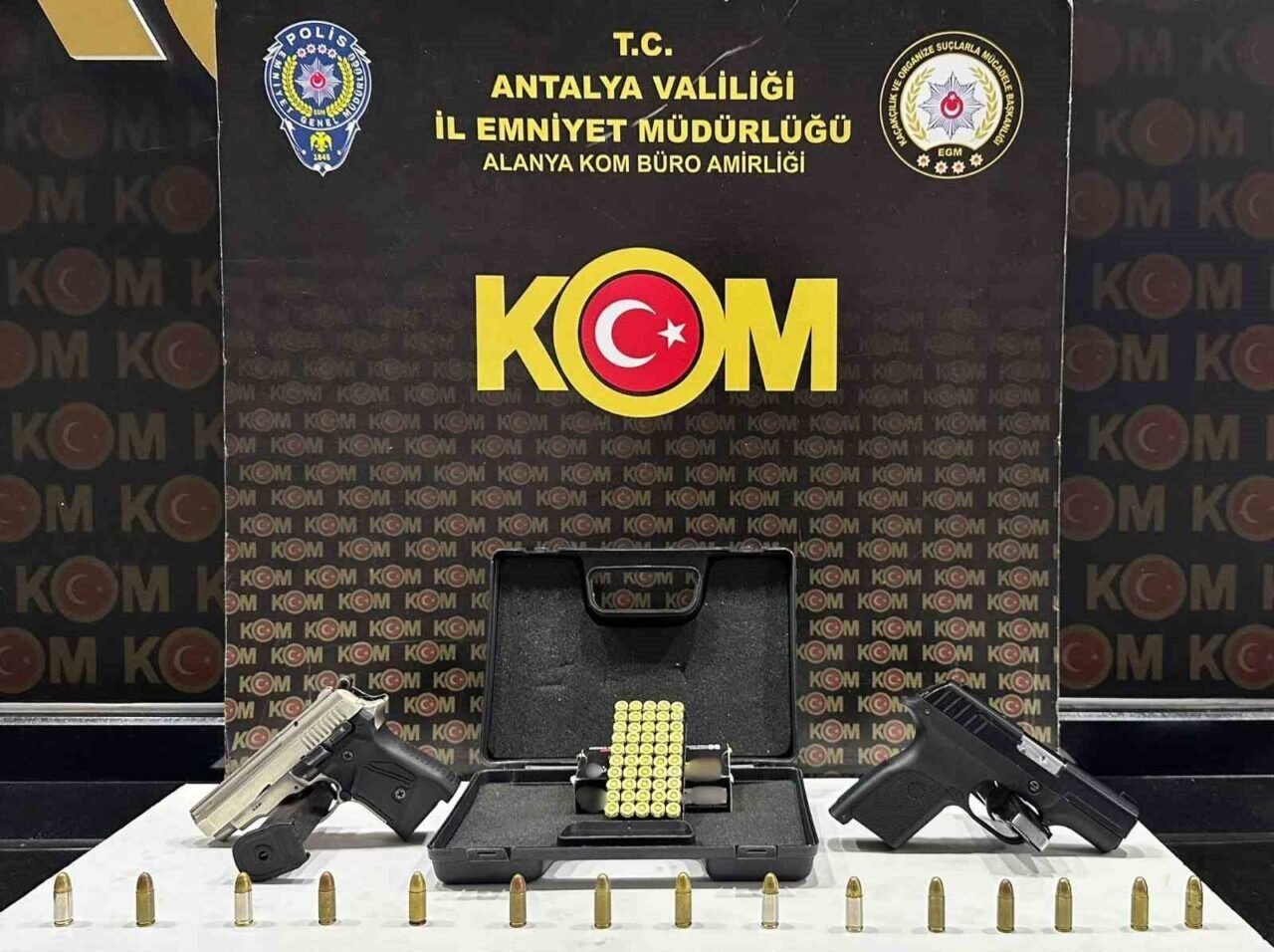 Antalya’da son bir haftada 33 şüpheli yakalandı, çok sayıda silah ve kaçak ürün ele geçirildi