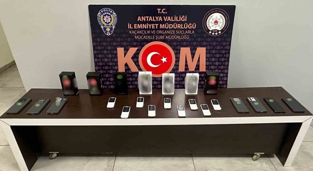 Antalya’da son bir haftada 33 şüpheli yakalandı, çok sayıda silah ve kaçak ürün ele geçirildi