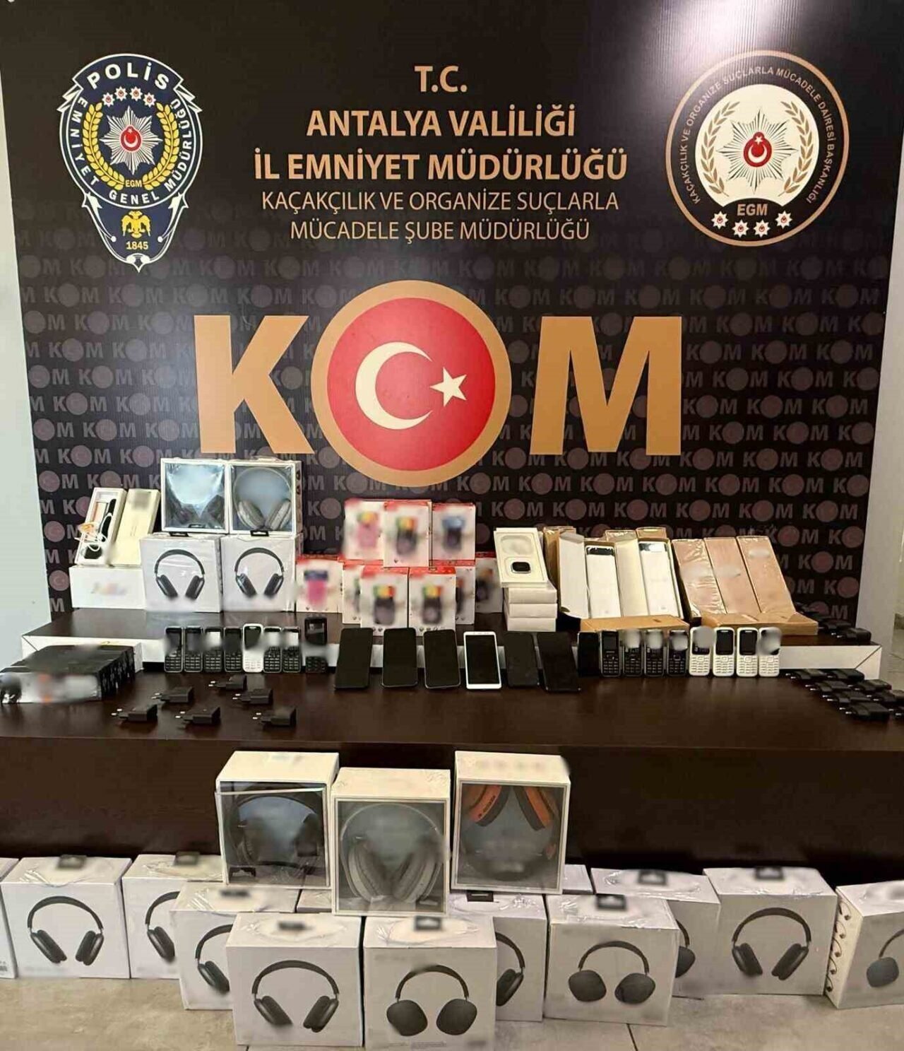 Antalya’da son bir haftada 33 şüpheli yakalandı, çok sayıda silah ve kaçak ürün ele geçirildi