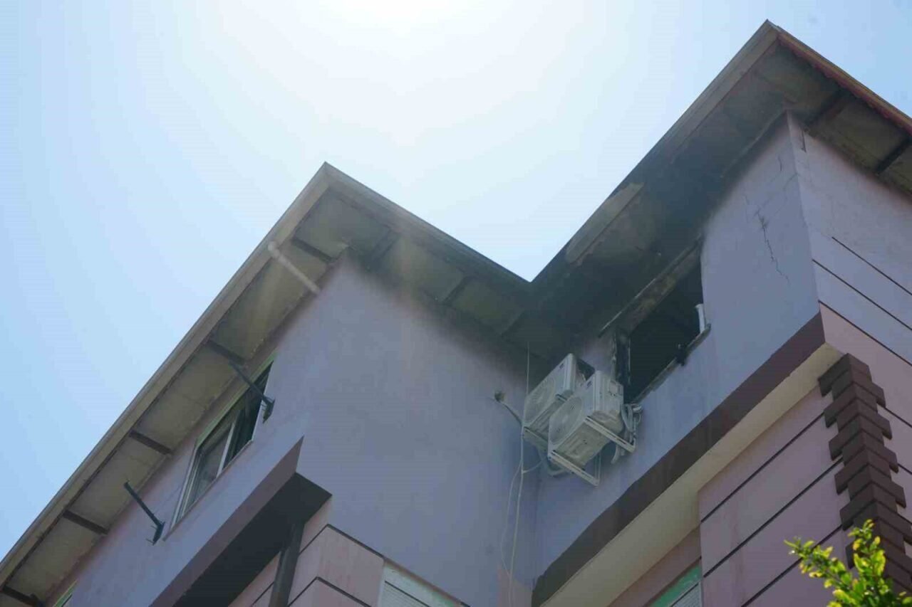 Antalya’da yangın paniği, apartman dumanla kaplandı, yaşlı çift kurtarıldı