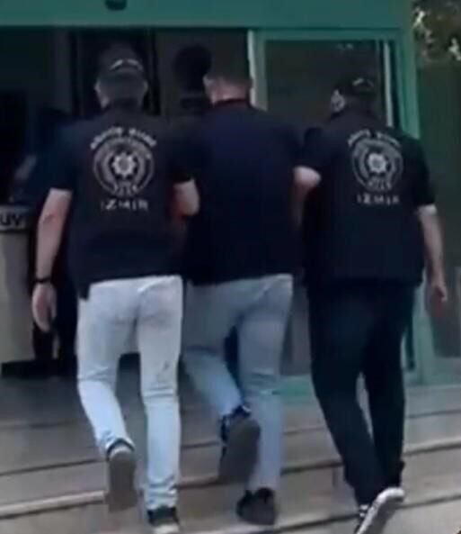 İzmir’de polis ekiplerinin aranan şahıslara yönelik yürüttüğü çalışmalarda, haklarında 12