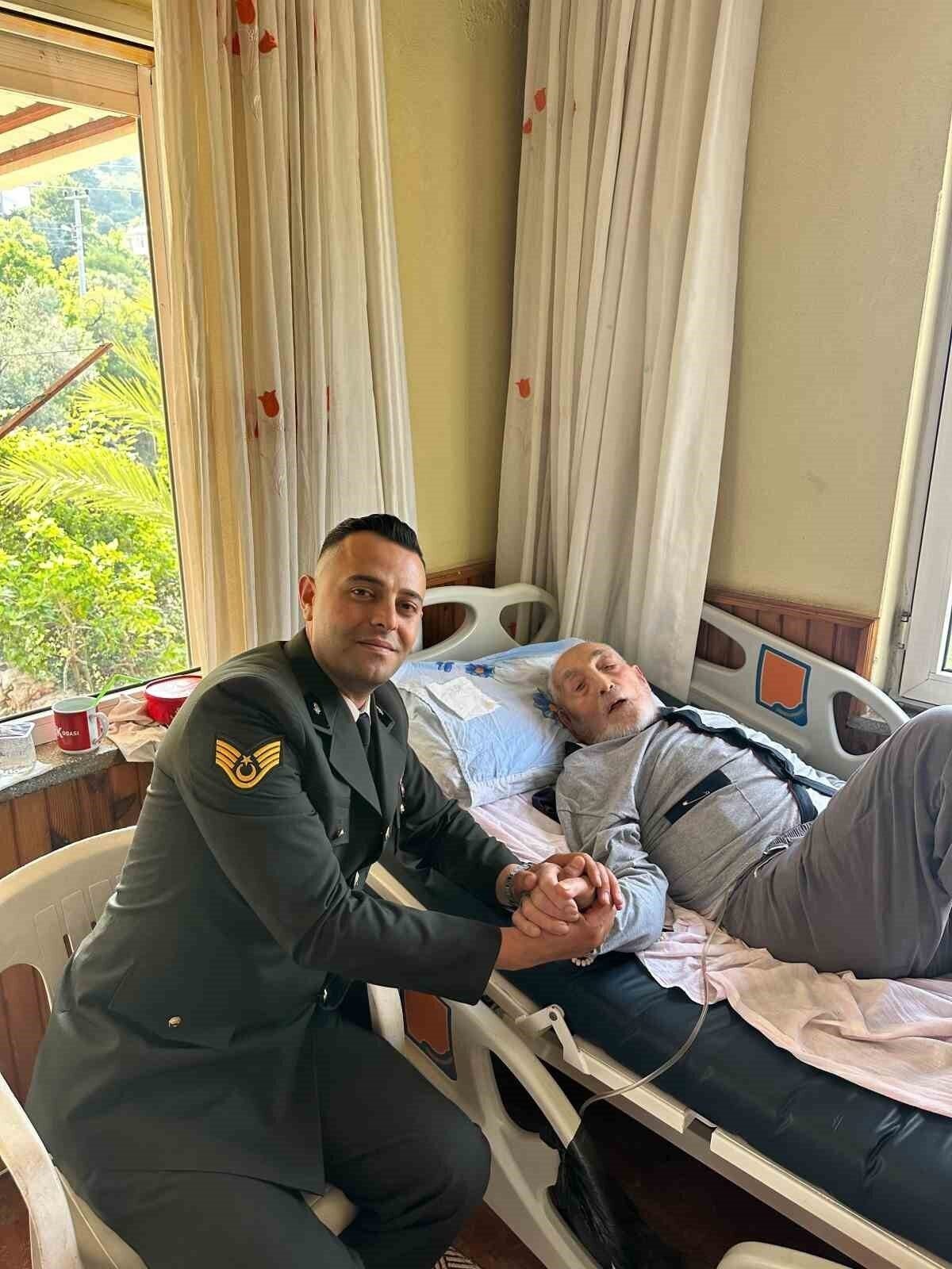Askerlik Şubesi Başkanı Şahiner’den Kore Gazisi’ne anlamlı ziyaret Askerlik Şubesi Başkanı Şahiner’den Kore Gazisi’ne anlamlı ziyaret