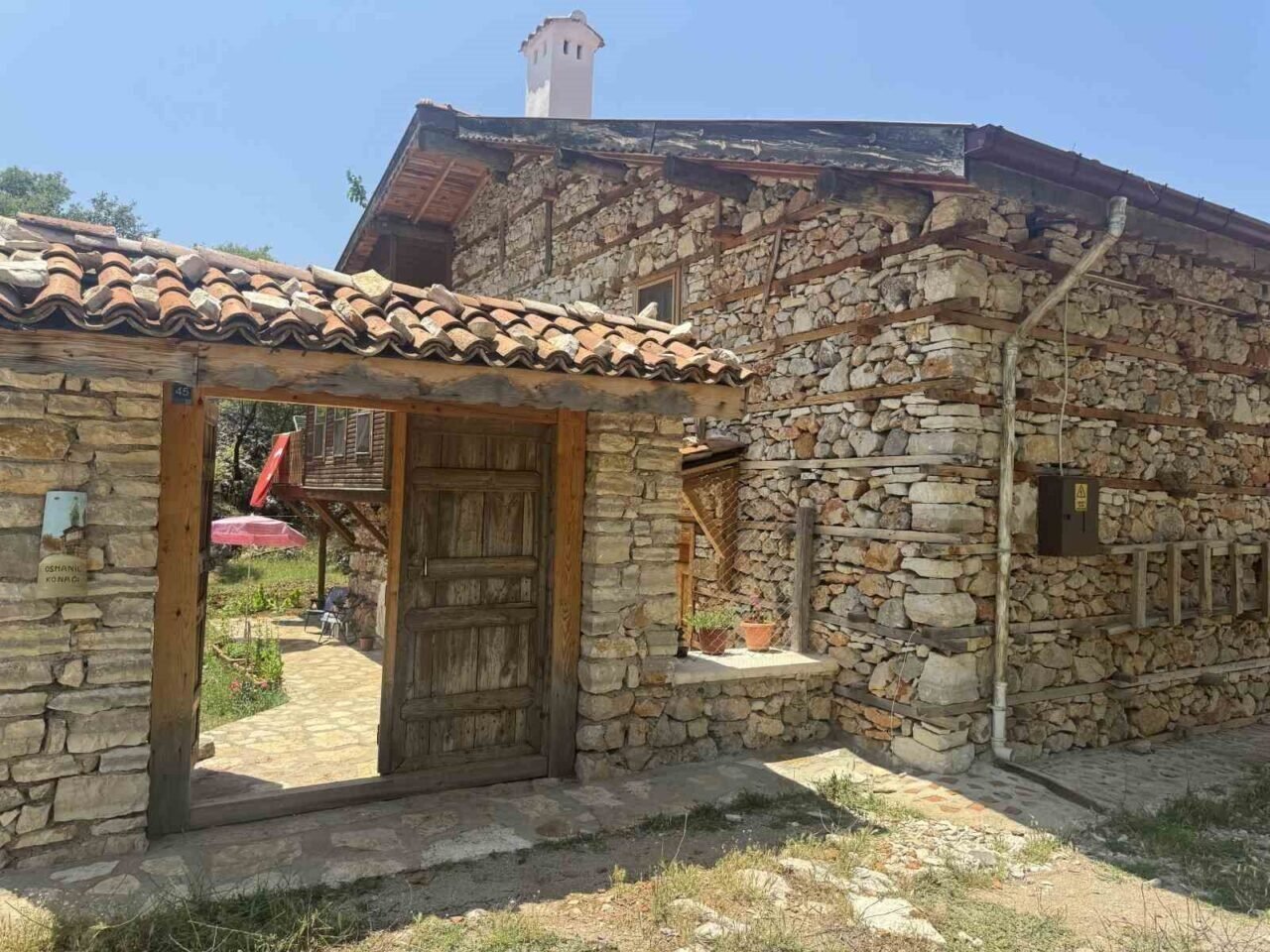Atalarından kalan tarihi ’düğmeli evi’ restore edip turizme kazandırdı