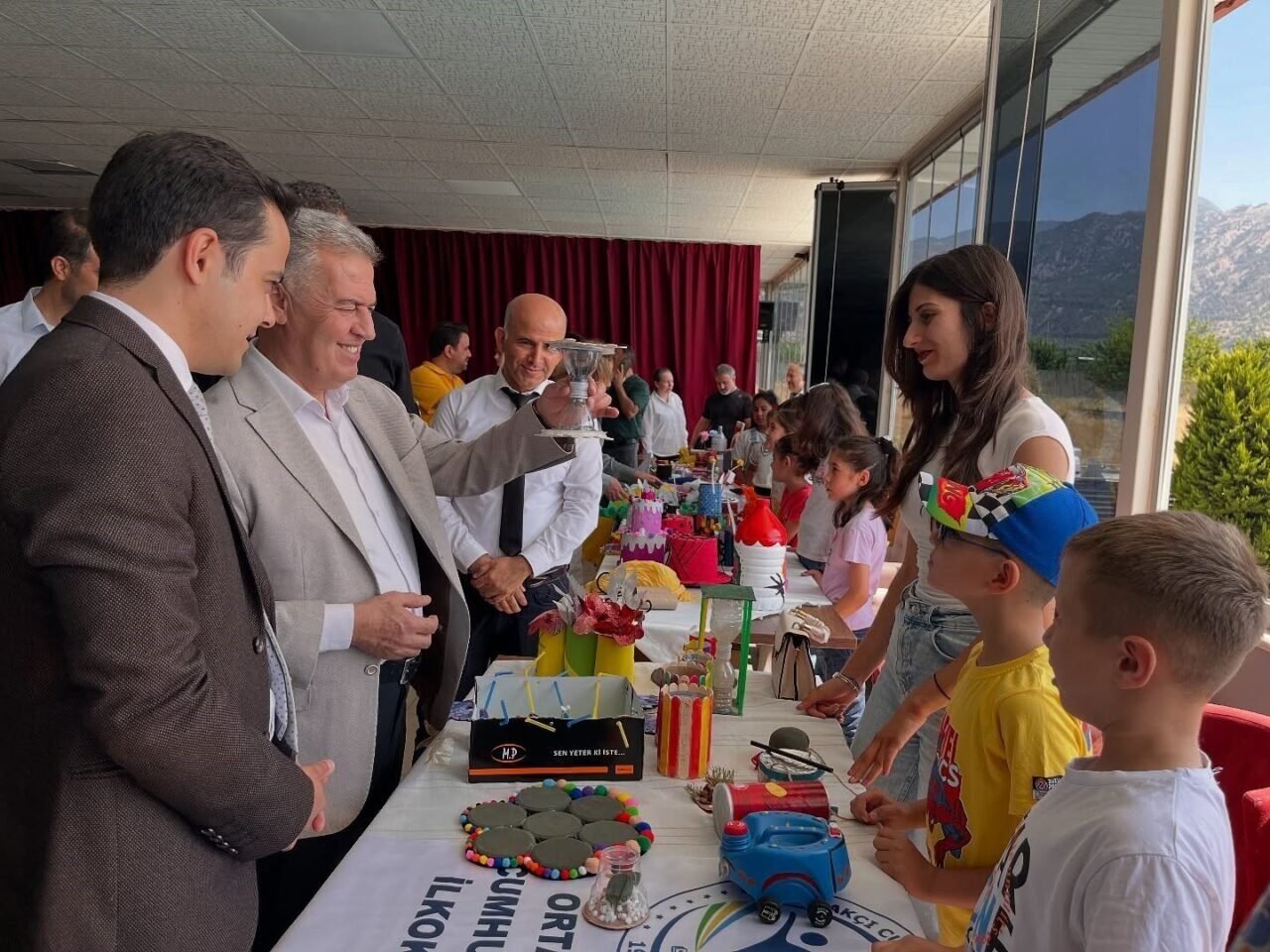 Atık malzemeler, öğrencilerin elinde sanata dönüştü Atık malzemeler, öğrencilerin elinde sanata dönüştü