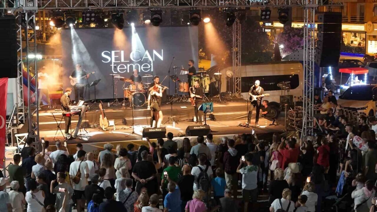 Aydın Büyükşehir Belediyesi Yaz Konserleri Kuşadası’nda devam etti