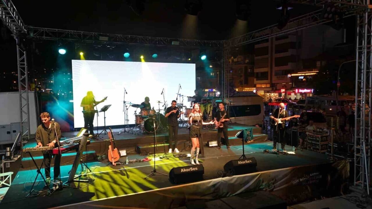 Aydın Büyükşehir Belediyesi Yaz Konserleri Kuşadası’nda devam etti