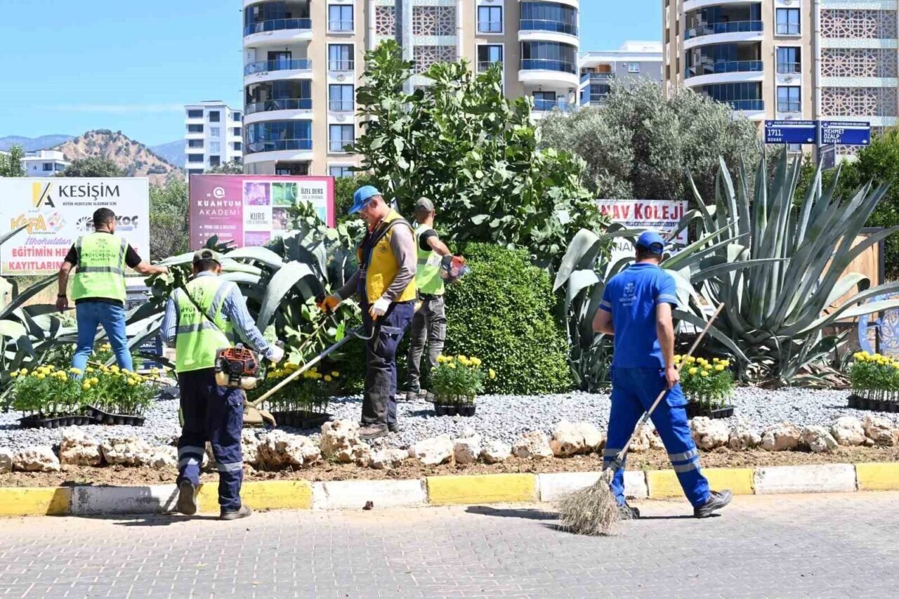 Aydın Büyükşehir’den Nazilli’de temizlik ve peyzaj çalışması