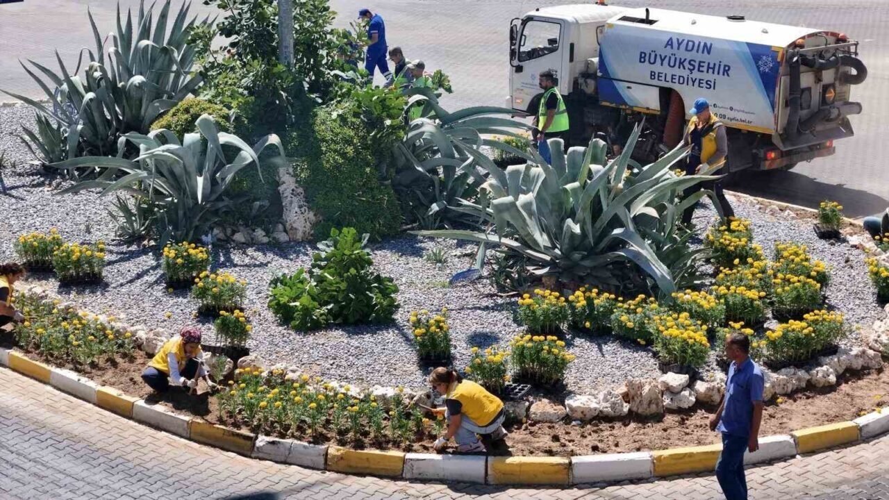 Aydın Büyükşehir’den Nazilli’de temizlik ve peyzaj çalışması