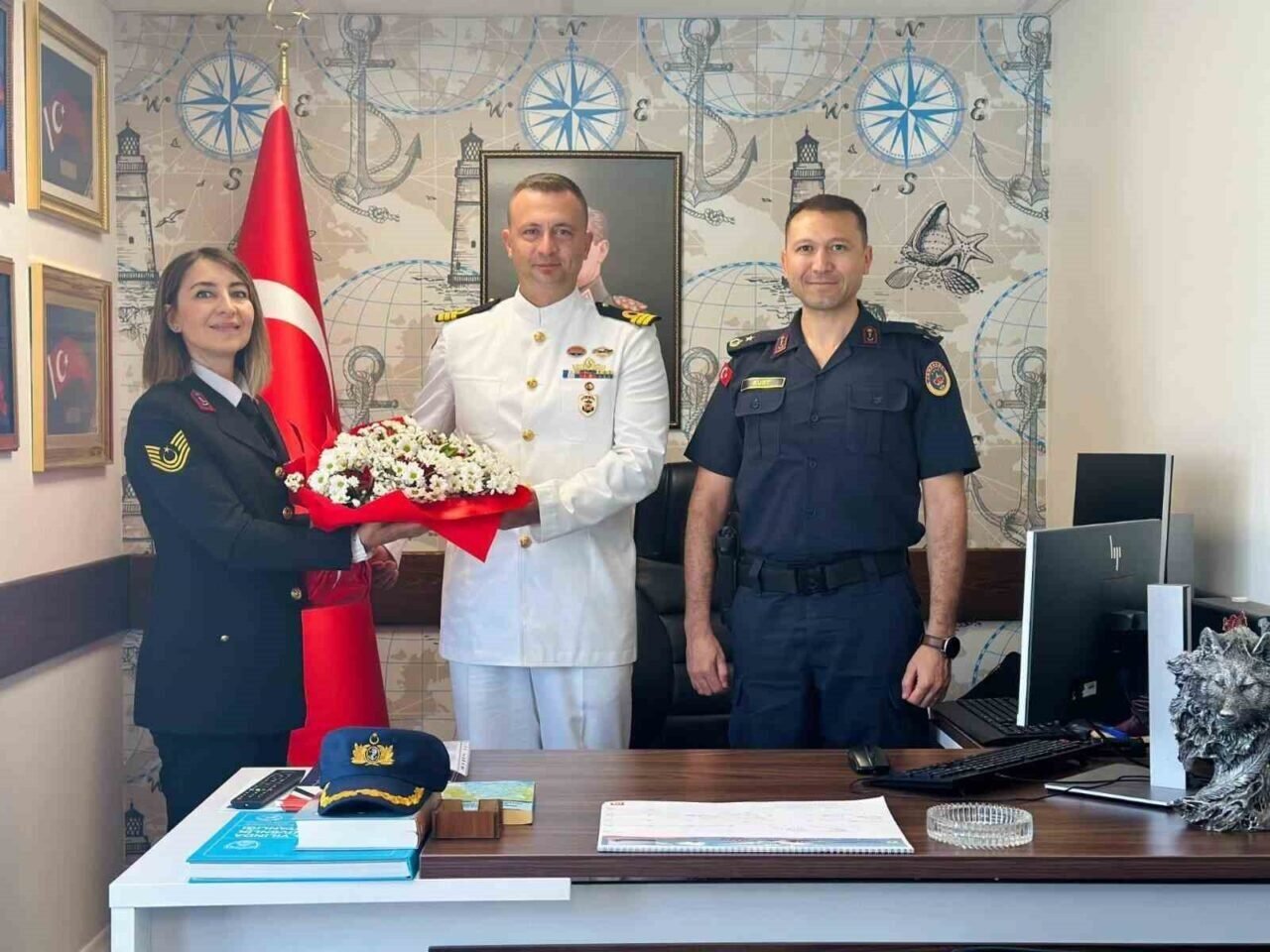 Aydın İl Jandarma Komutanlığı’ndan ’çiçekli’ kutlama