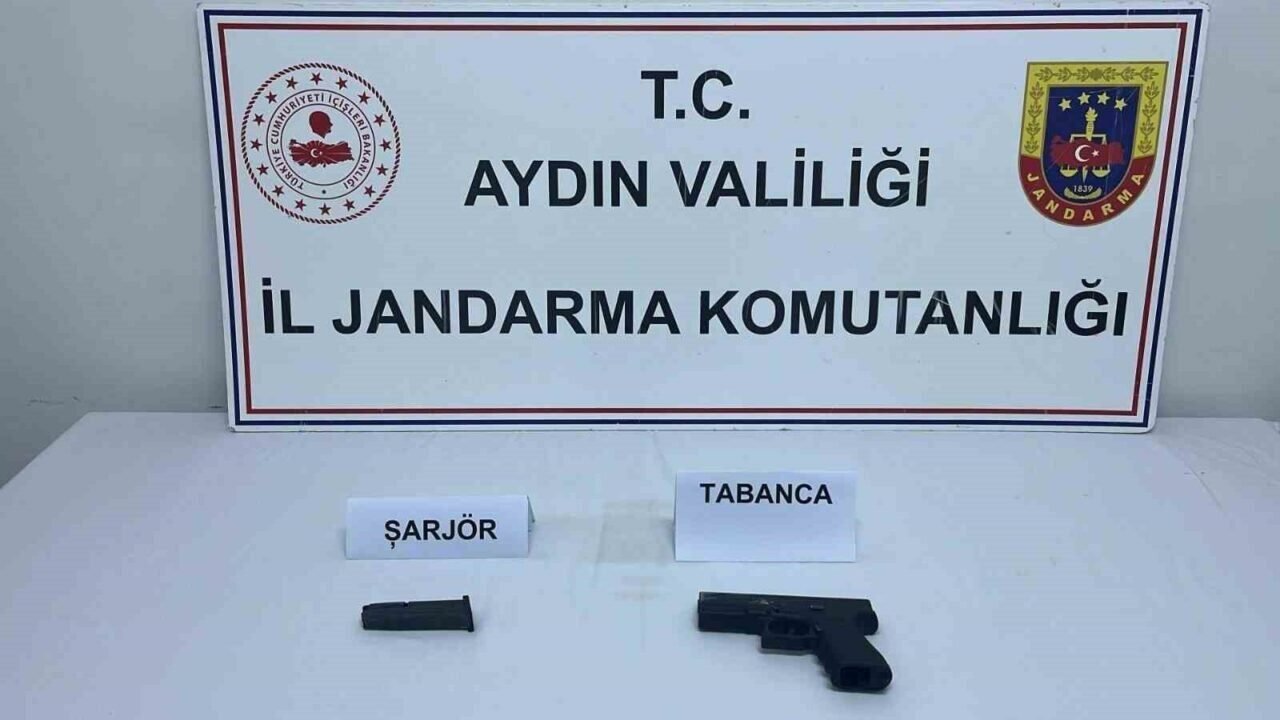 Aydın Jandarması ruhsatsız silahları topladı: 10 gözaltı Aydın Jandarması ruhsatsız silahları topladı: 10 gözaltı