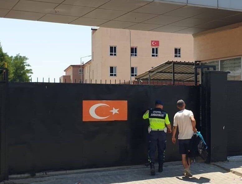 Aydın’da jandarma ekiplerince 2 günde çeşitli suçlardan aranan 26 şüpheli