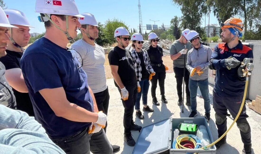 Aydın’da afetlere hazırlık kapsamında eğitim faaliyetleri hız kesmeden devam ediyor.