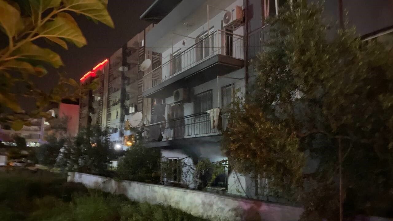 Aydın’da korkutan yangın: Mahsur kalan kadın demir parmaklıkları kesilerek kurtarıldı