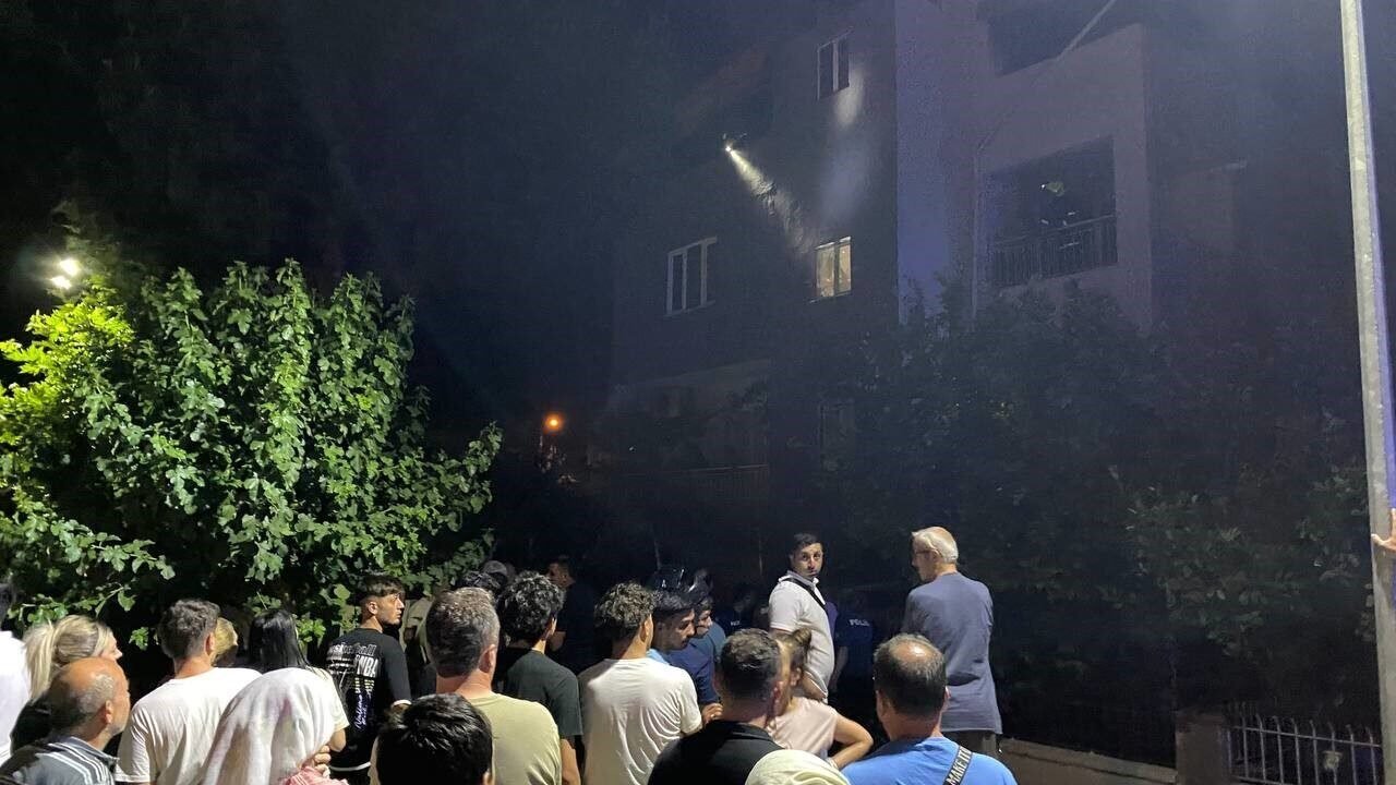 Aydın’da korkutan yangın: Mahsur kalan kadın demir parmaklıkları kesilerek kurtarıldı