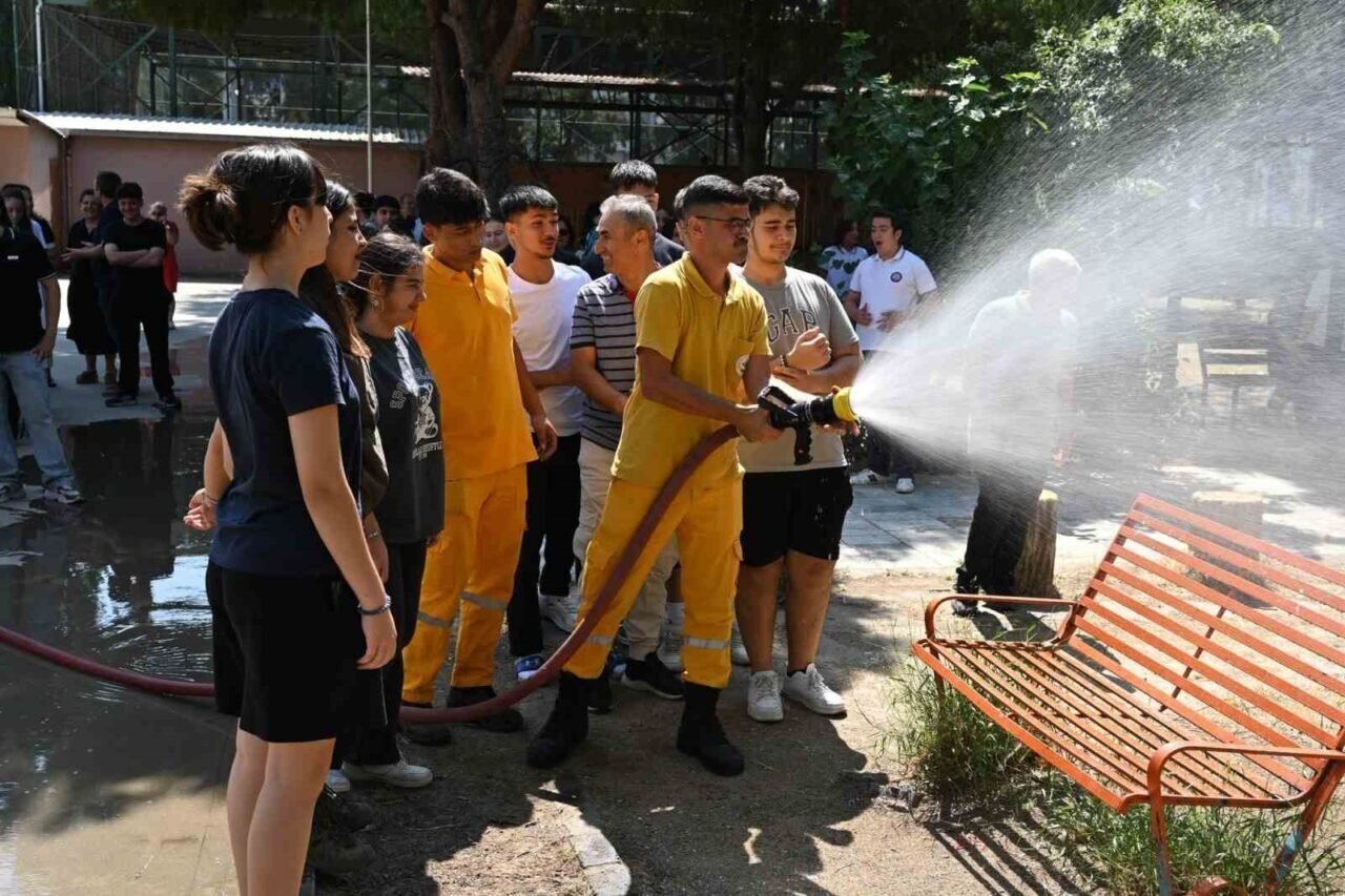 Aydın’da öğrencilere orman yangını eğitimi verildi