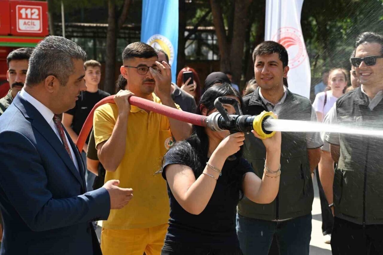 Aydın’da öğrencilere orman yangını eğitimi verildi