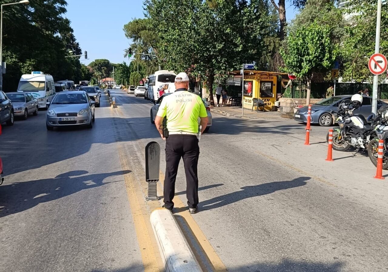Aydın’da trafik ekiplerinden "LGS" nöbeti Aydın’da trafik ekiplerinden "LGS" nöbeti