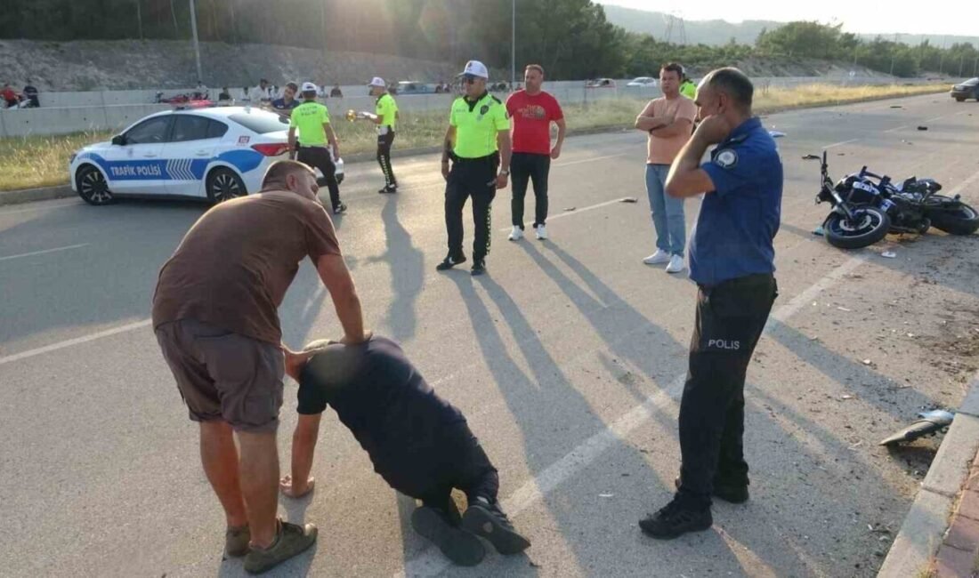 Antalya’da motosiklet ile otomobilin kafa kafaya çarpışması sonucu meydana gelen