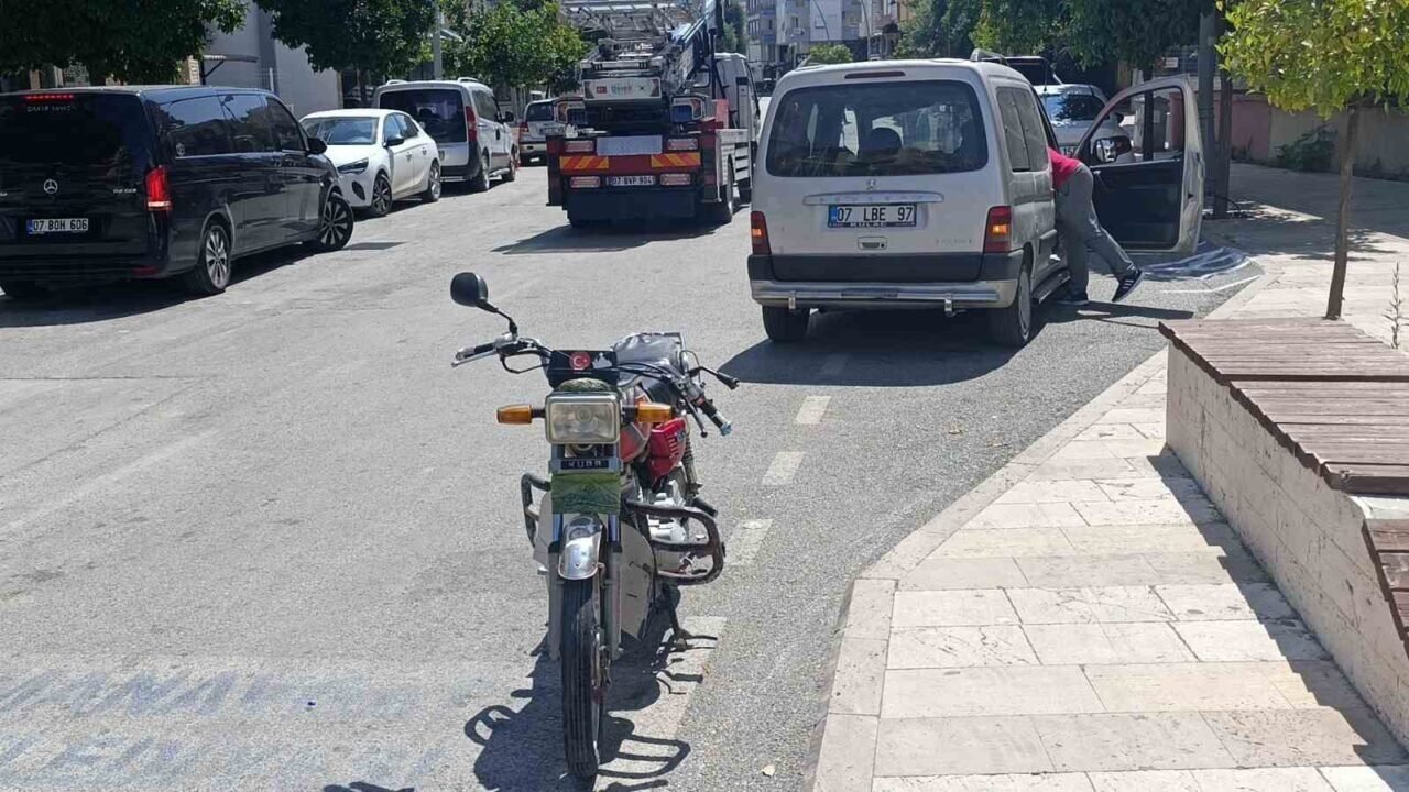 Başındaki kask sayesinde ölümden döndü hastaneye gitmeye güçlükle ikna edildi