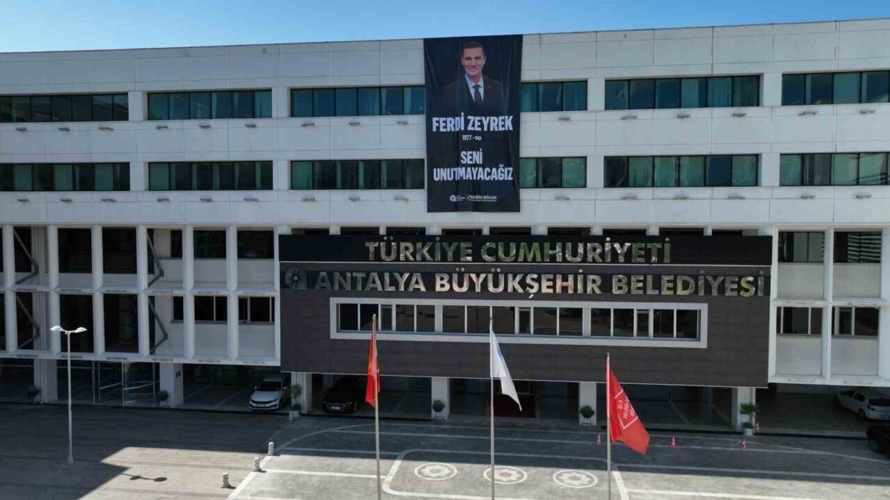Başkan Böcek : "2025 yılı yatırım programına ek olarak 4. Etap Raylı Sistem Projesi alınırsa seviniriz"