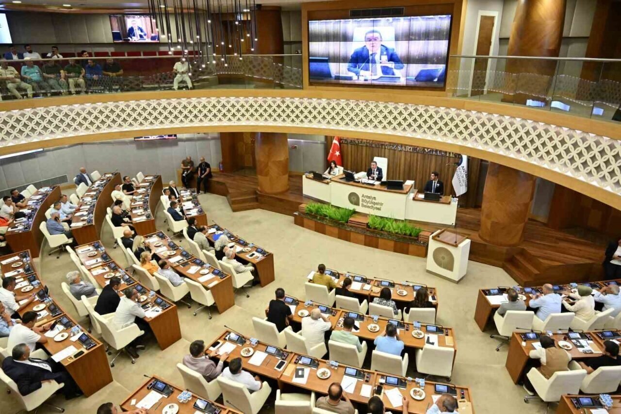 Başkan Böcek : "2025 yılı yatırım programına ek olarak 4. Etap Raylı Sistem Projesi alınırsa seviniriz"