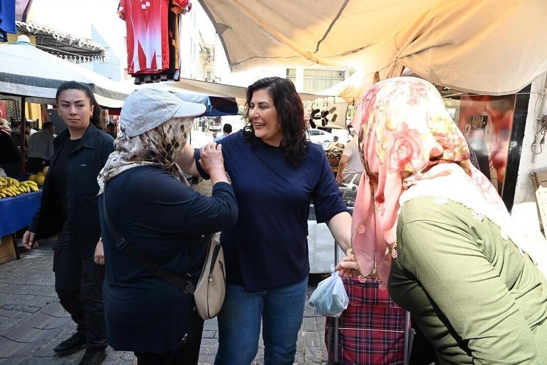 Başkan Çerçioğlu Salı Pazarı’nda vatandaşlarla buluştu