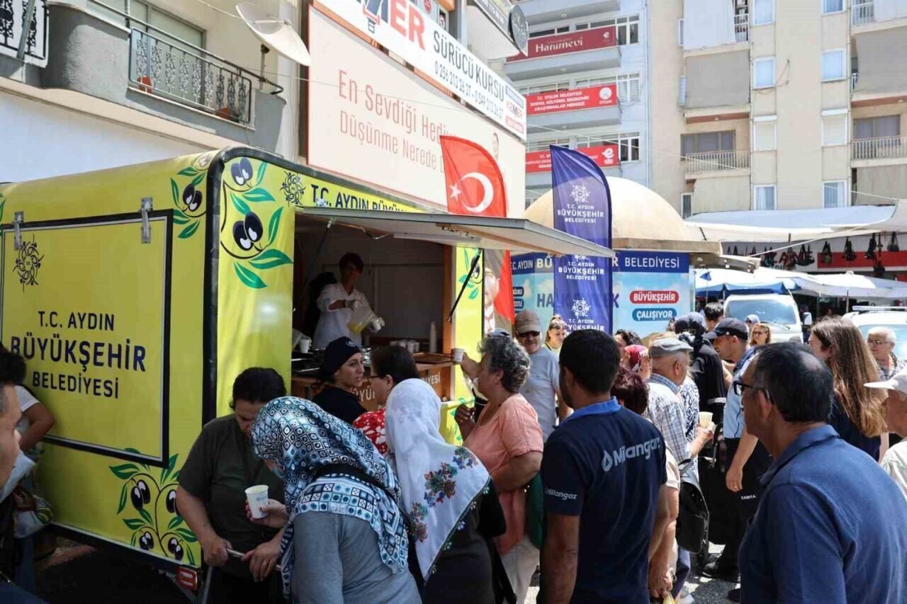 Başkan Çerçioğlu’ndan pazarcı esnafına sıcak günlerde serin destek