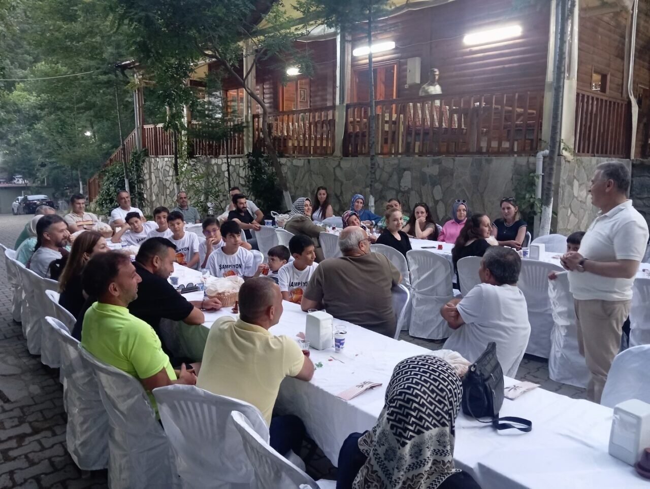 Başkan Erol şampiyon sporcuları ağırladı