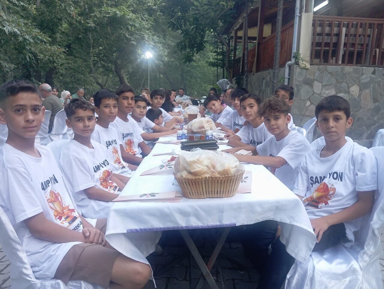 Başkan Erol şampiyon sporcuları ağırladı