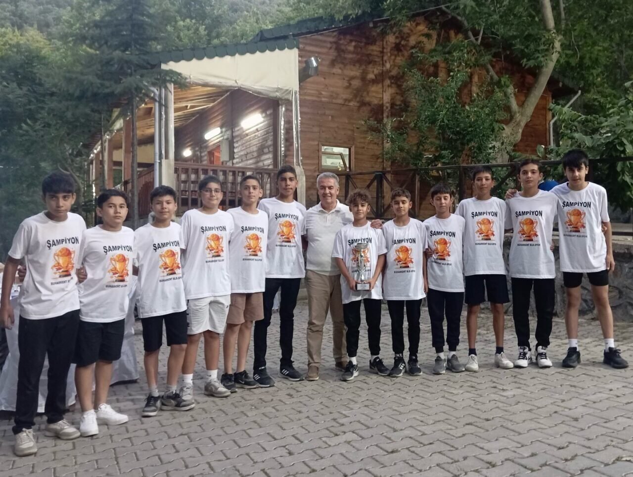 Başkan Erol şampiyon sporcuları ağırladı