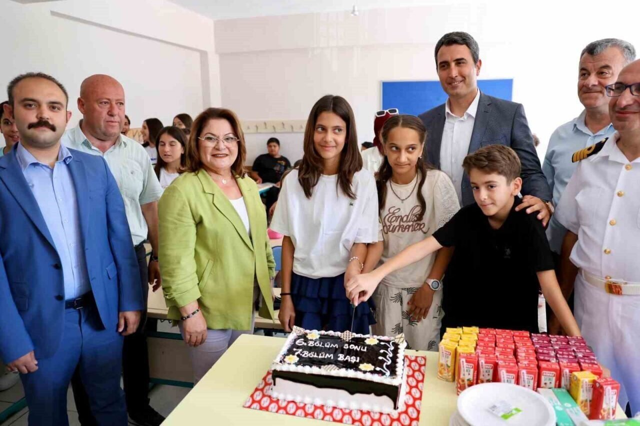 Başkan Gençay, öğrencilerin karne sevincine ortak oldu