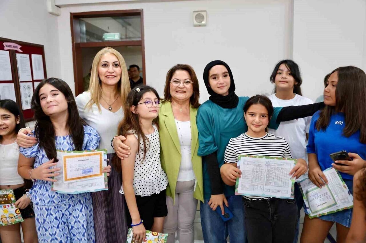 Başkan Gençay, öğrencilerin karne sevincine ortak oldu