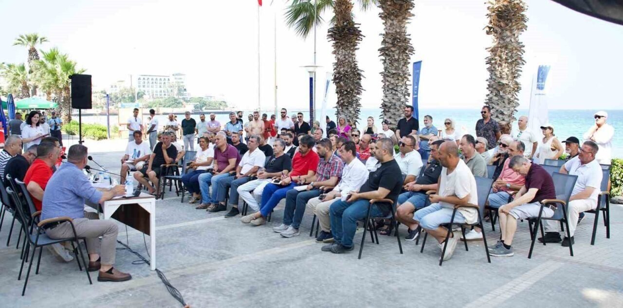 Başkan Günel Kadınlar Denizi Mahallesi esnafıyla bir araya geldi