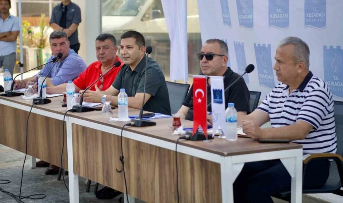 Kuşadası Belediye Başkanı Ömer Günel, Kadınlar Denizi Mahallesi esnafı ile