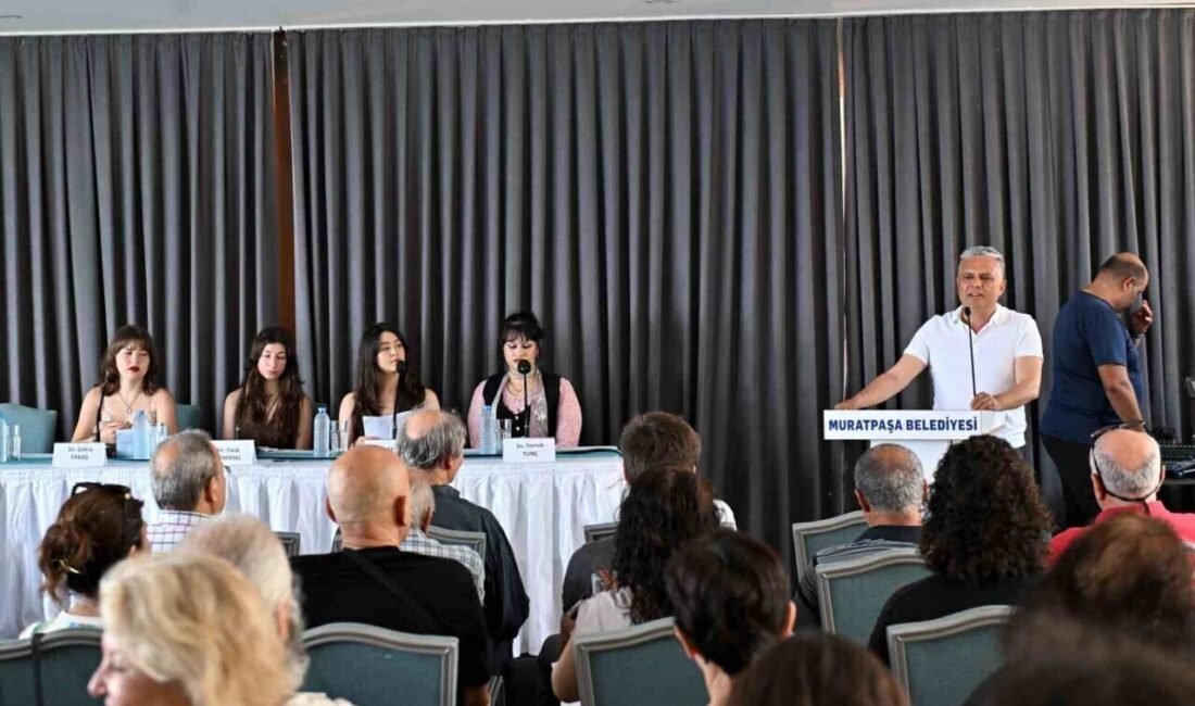 Antalya Muratpaşa Belediye Başkanı Ümit Uysal, AntSanat Şair Buluşmalarında yaptığı