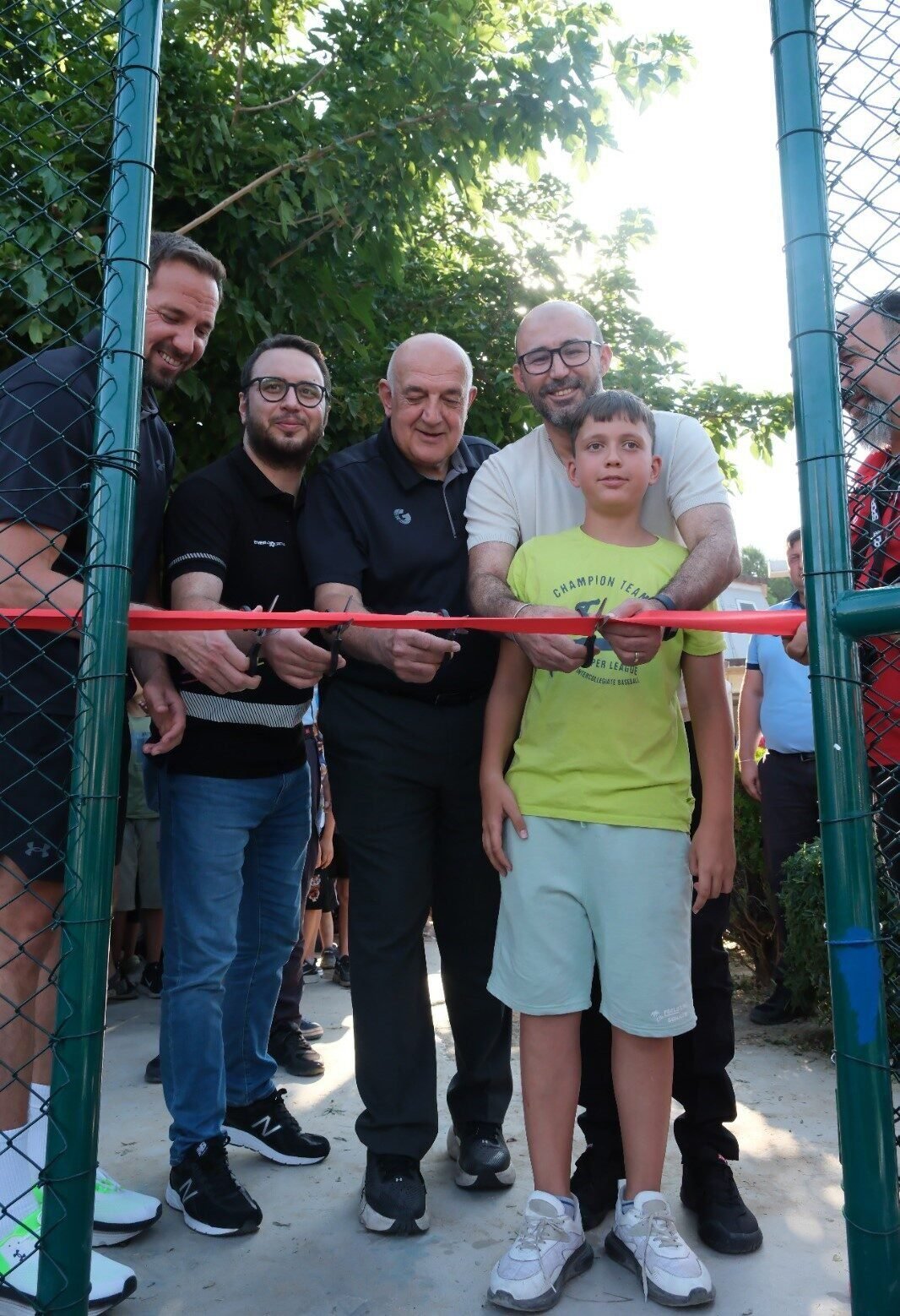 Başkan Zencirci gençlere sözünü tuttu, basket sahasını açtı