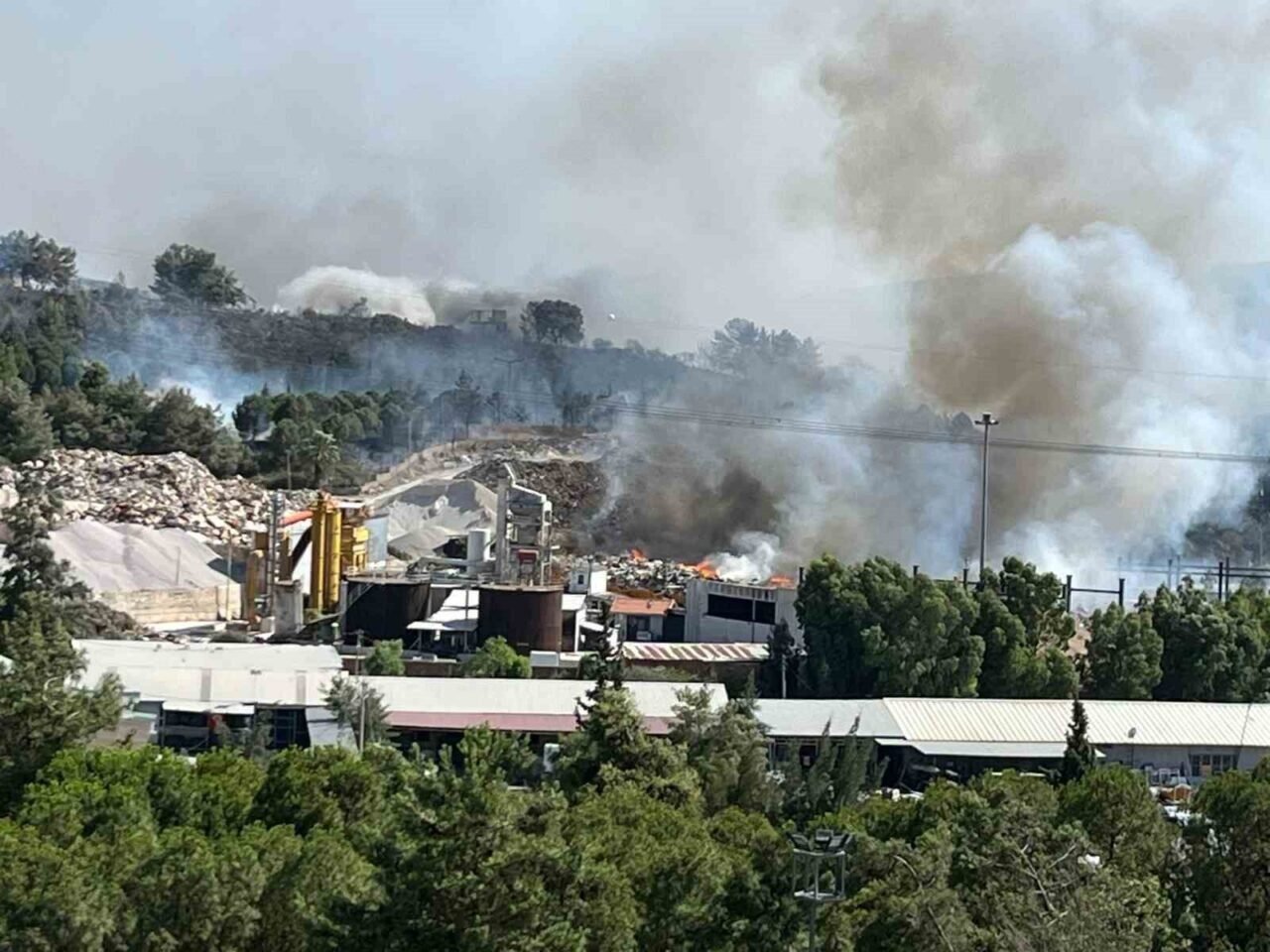 Belediyelerin çöpleri orman yangınına sebep oldu Belediyelerin çöpleri orman yangınına sebep oldu