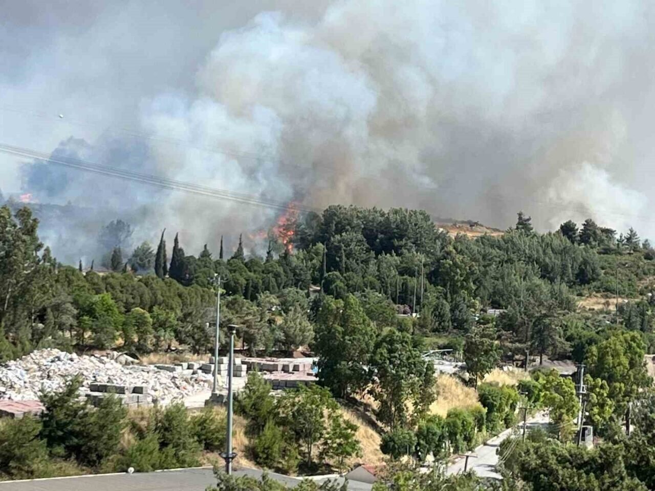 Belediyelerin çöpleri orman yangınına sebep oldu