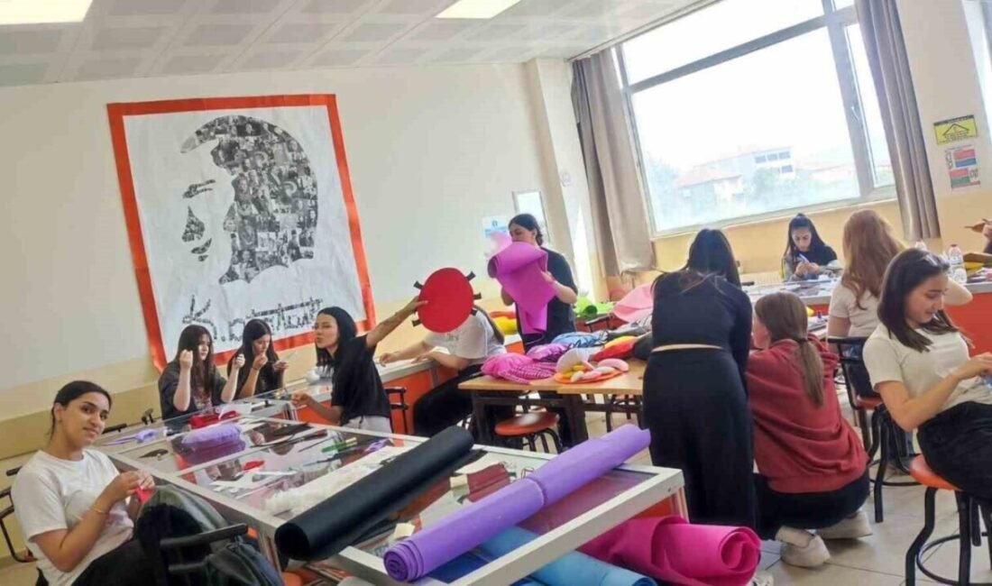 Deprem bölgesindeki çocukların hayal dünyası bu kez oyuncaklara dönüştü. Akdeniz