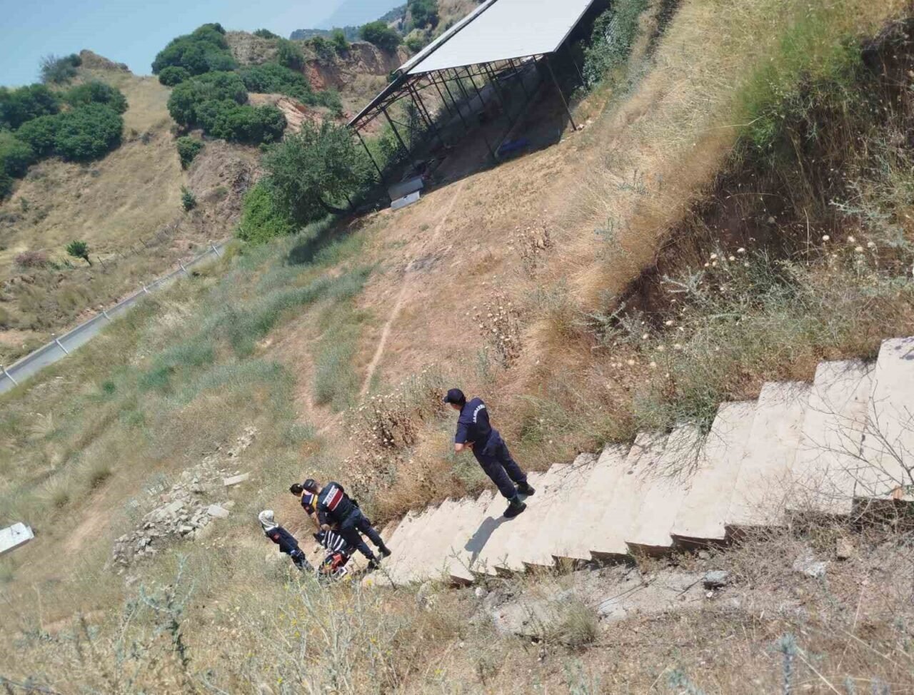 Bisikletiyle dereye uçan çocuk hayatını kaybetti Bisikletiyle dereye uçan çocuk hayatını kaybetti